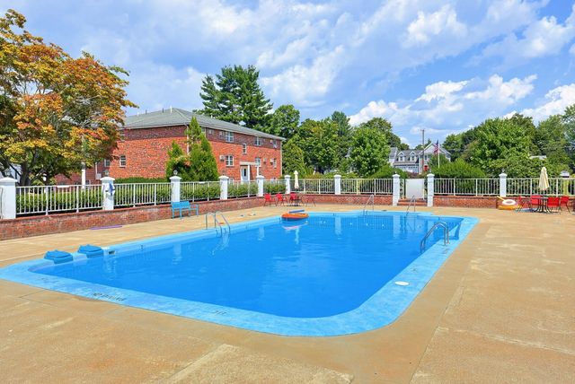 91 Pleasant St D1, Medfield, MA 02052