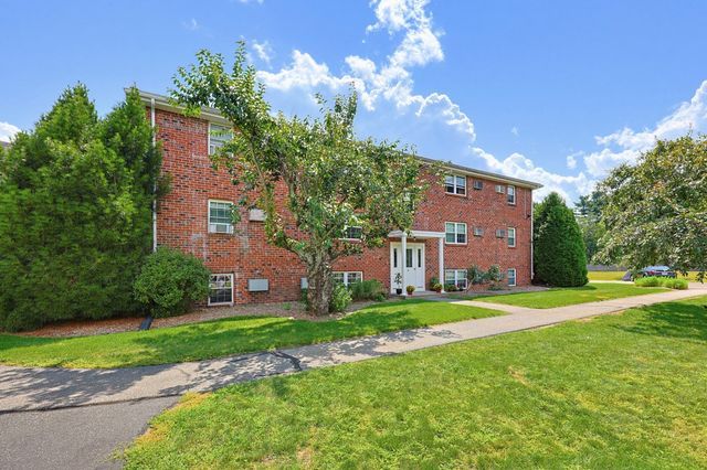 91 Pleasant St D1, Medfield, MA 02052