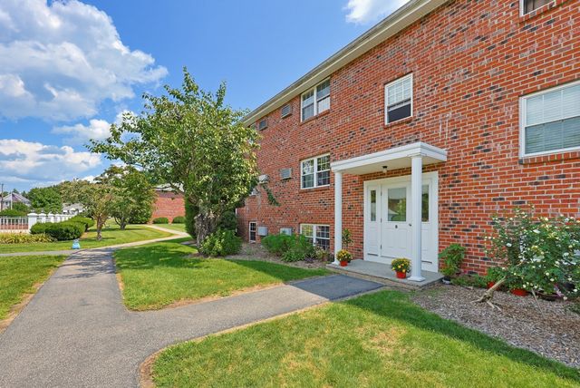 91 Pleasant St D1, Medfield, MA 02052
