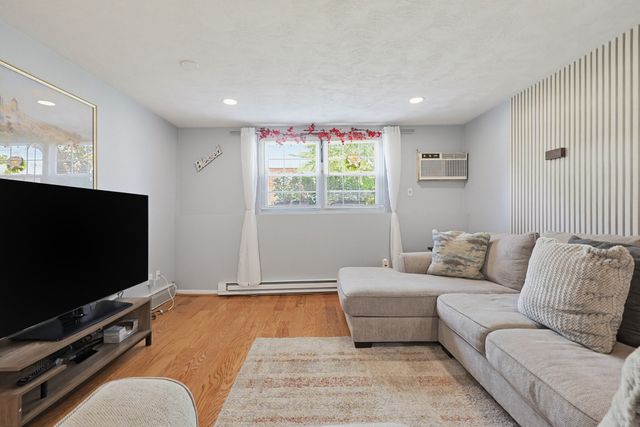 91 Pleasant St D1, Medfield, MA 02052