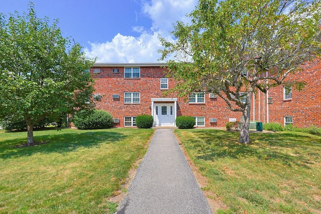 91 Pleasant St D1, Medfield, MA 02052
