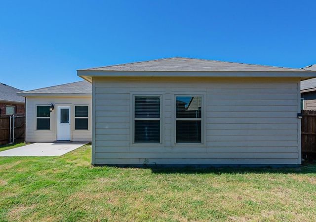 312 Emerald Creek Drive, Fort Worth, TX 76131