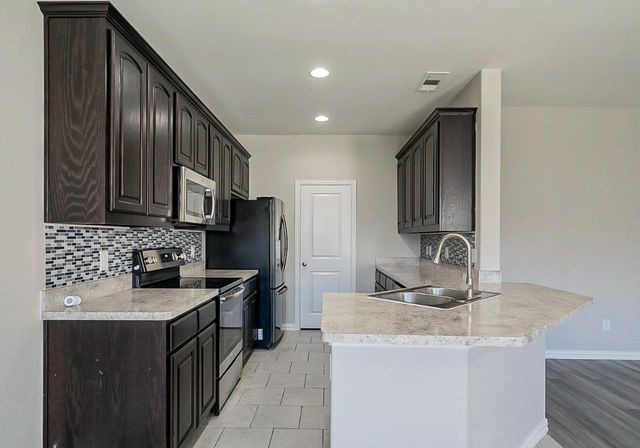 312 Emerald Creek Drive, Fort Worth, TX 76131