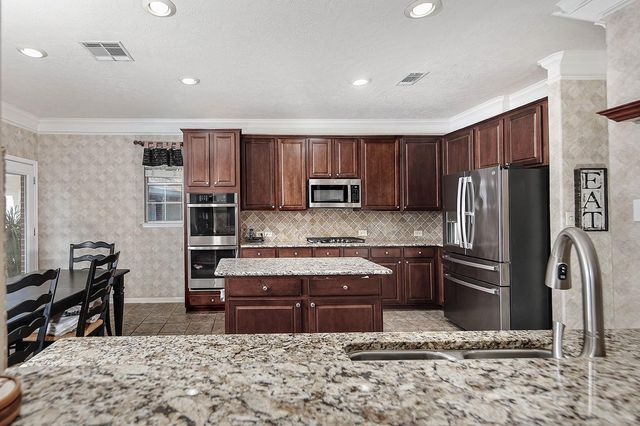 2 Taupewood Place, The Woodlands, TX 77384