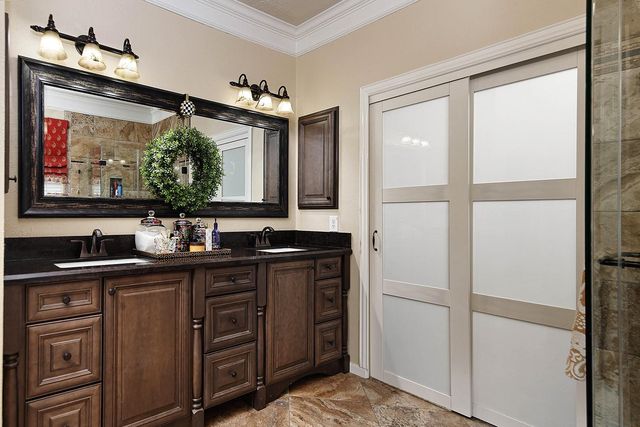 2 Taupewood Place, The Woodlands, TX 77384