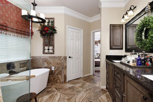 2 Taupewood Place, The Woodlands, TX 77384