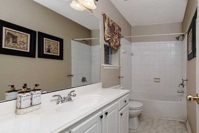 2 Taupewood Place, The Woodlands, TX 77384