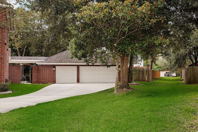 2 Taupewood Place, The Woodlands, TX 77384