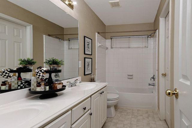 2 Taupewood Place, The Woodlands, TX 77384