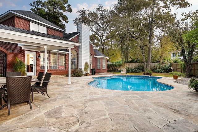 2 Taupewood Place, The Woodlands, TX 77384