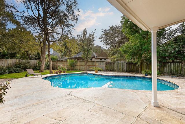 2 Taupewood Place, The Woodlands, TX 77384