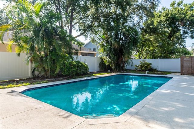 1602 HIDDEN MEADOW COURT, Valrico, FL 33594