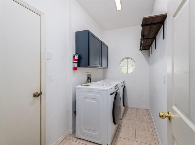 1602 HIDDEN MEADOW COURT, Valrico, FL 33594