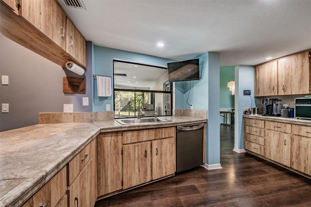 9020 TOURNAMENT DRIVE, Hudson, FL 34667