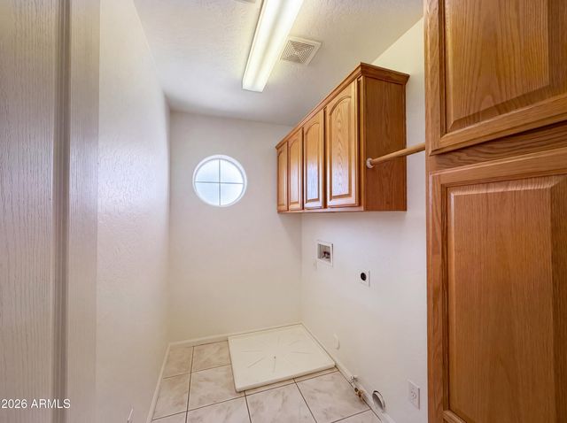 1519 E DESERT Lane, Phoenix, AZ 85042