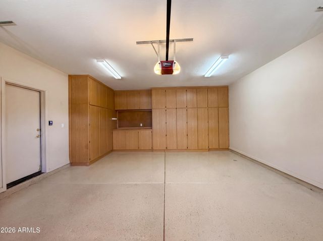 1519 E DESERT Lane, Phoenix, AZ 85042