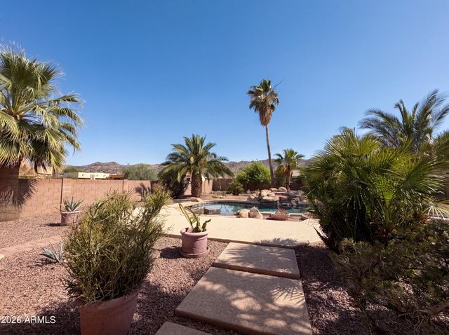 1519 E DESERT Lane, Phoenix, AZ 85042