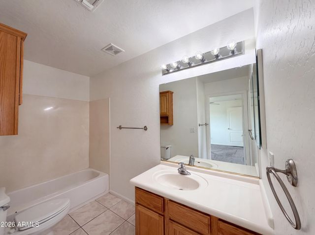 1519 E DESERT Lane, Phoenix, AZ 85042