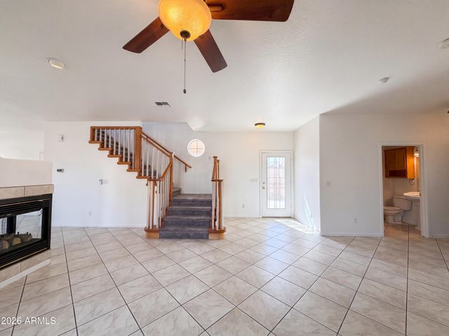 1519 E DESERT Lane, Phoenix, AZ 85042