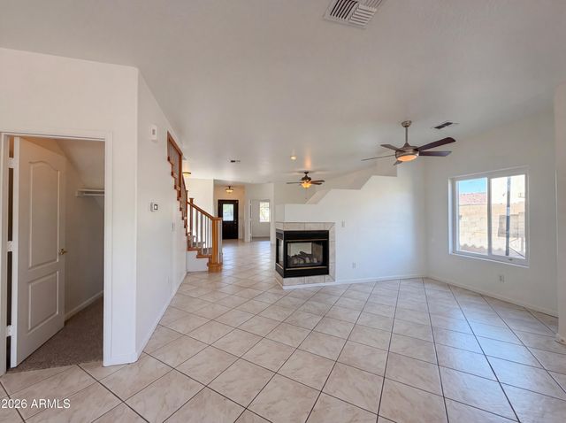 1519 E DESERT Lane, Phoenix, AZ 85042