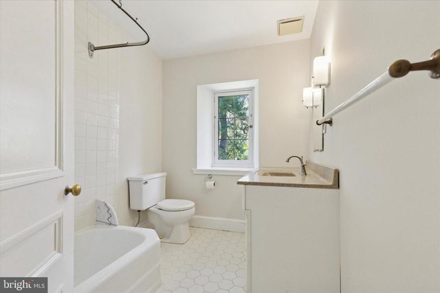 8011 NAVAJO ST, Philadelphia, PA 19118