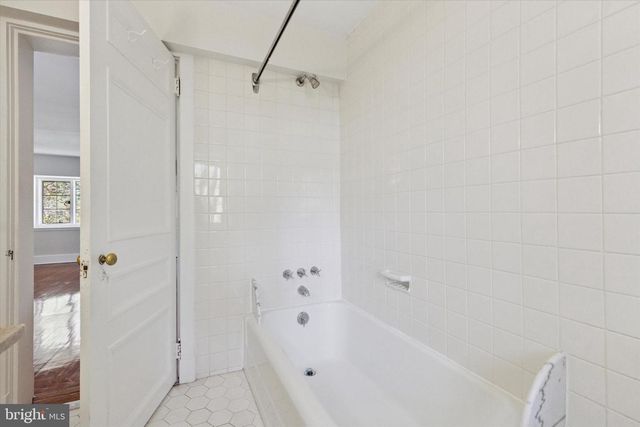 8011 NAVAJO ST, Philadelphia, PA 19118