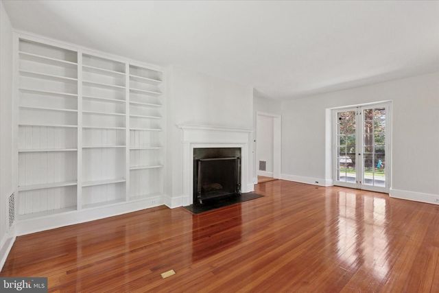 8011 NAVAJO ST, Philadelphia, PA 19118