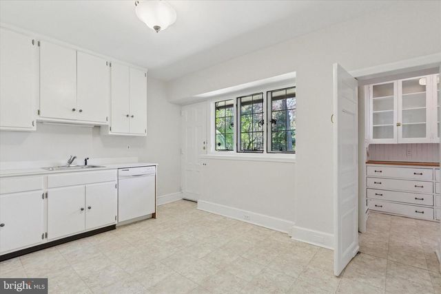 8011 NAVAJO ST, Philadelphia, PA 19118