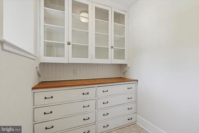 8011 NAVAJO ST, Philadelphia, PA 19118