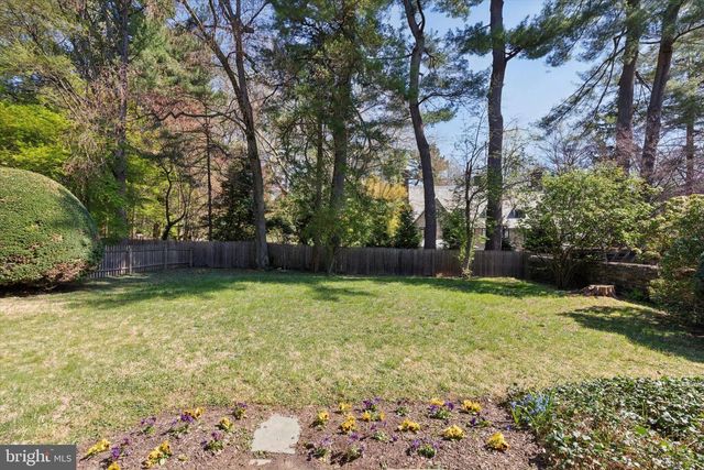 8011 NAVAJO ST, Philadelphia, PA 19118