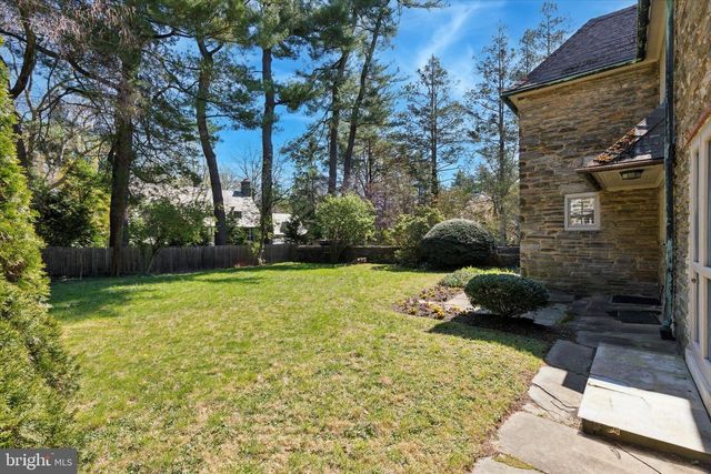8011 NAVAJO ST, Philadelphia, PA 19118