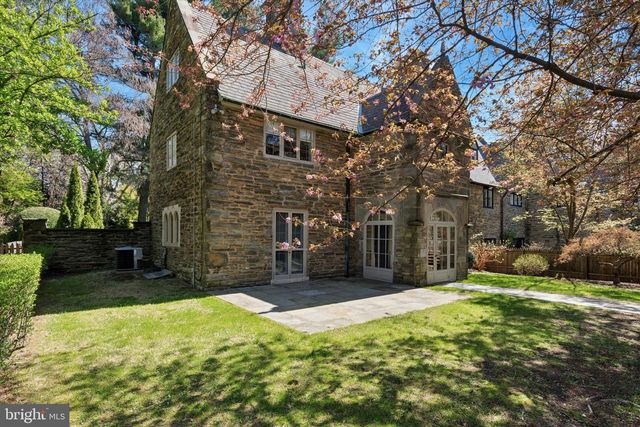 8011 NAVAJO ST, Philadelphia, PA 19118