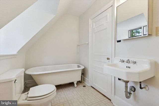 8011 NAVAJO ST, Philadelphia, PA 19118