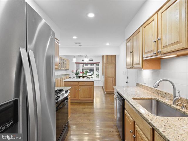 5281 NAVAHO DR, Alexandria, VA 22312