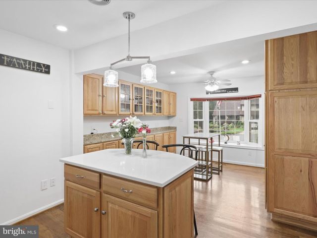 5281 NAVAHO DR, Alexandria, VA 22312
