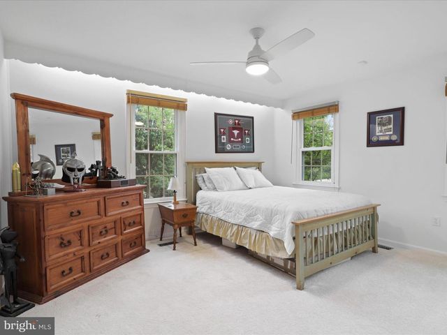 5281 NAVAHO DR, Alexandria, VA 22312