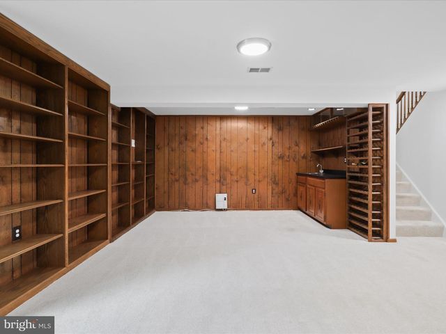 5281 NAVAHO DR, Alexandria, VA 22312