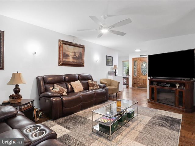 5281 NAVAHO DR, Alexandria, VA 22312