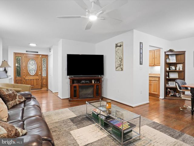 5281 NAVAHO DR, Alexandria, VA 22312