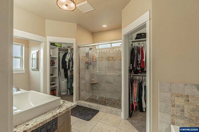 217 White Oak Wy, Shady Cove, OR 97539