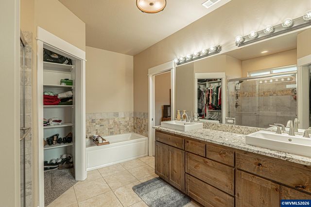 217 White Oak Wy, Shady Cove, OR 97539