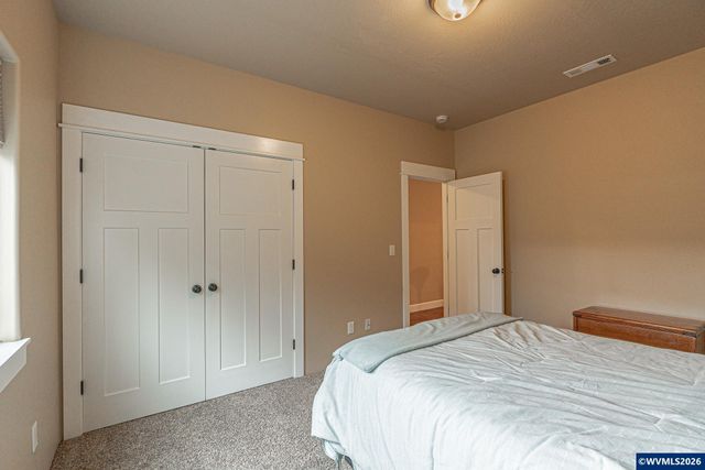 217 White Oak Wy, Shady Cove, OR 97539