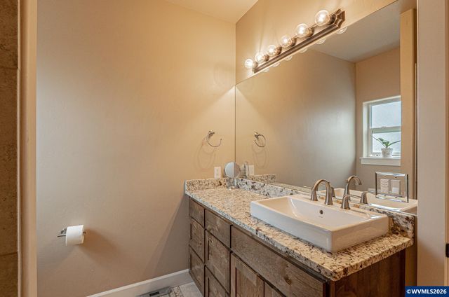 217 White Oak Wy, Shady Cove, OR 97539