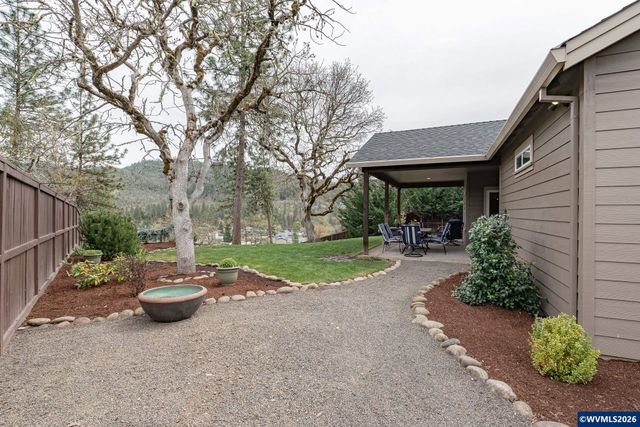 217 White Oak Wy, Shady Cove, OR 97539