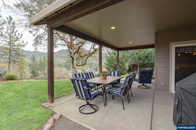 217 White Oak Wy, Shady Cove, OR 97539