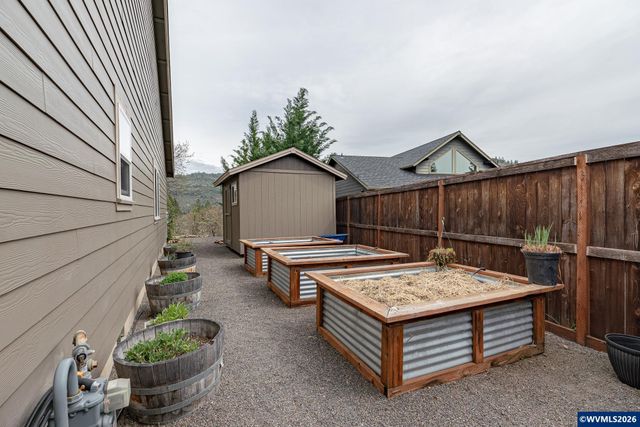 217 White Oak Wy, Shady Cove, OR 97539