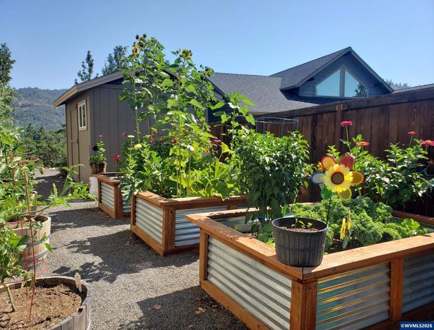 217 White Oak Wy, Shady Cove, OR 97539
