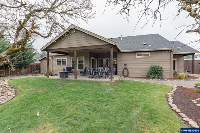 217 White Oak Wy, Shady Cove, OR 97539