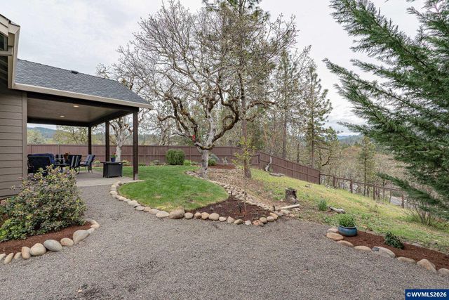 217 White Oak Wy, Shady Cove, OR 97539