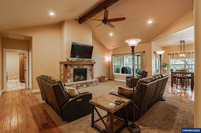 217 White Oak Wy, Shady Cove, OR 97539